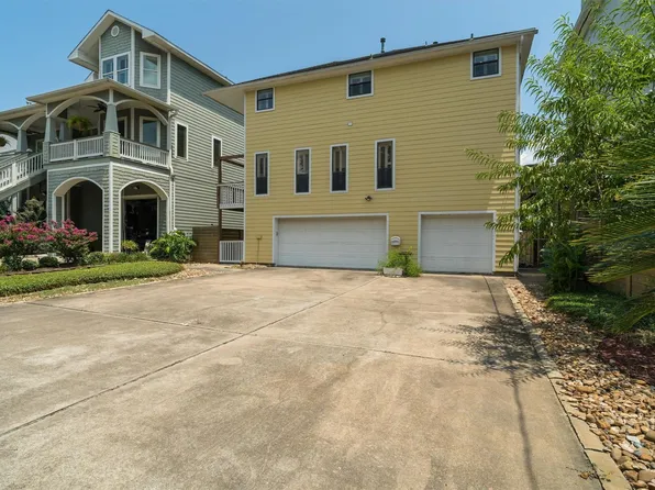 804 Bay Ave, Kemah, TX 77565