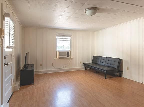 4th image of 1549 Philip St #B
