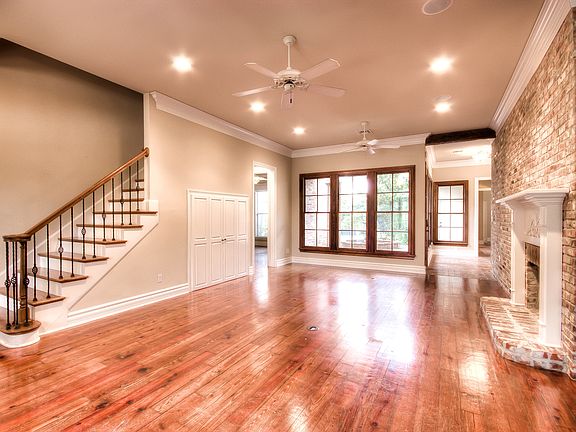2nd image of 111 Carondelet Ct
