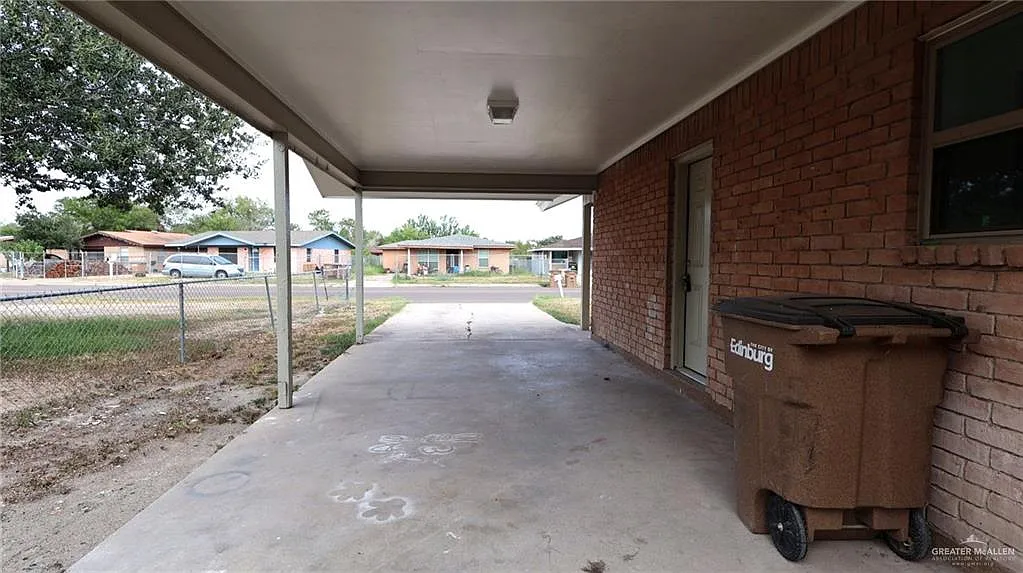 3 bed, 1.0 bath, 1092 sqft, $1,350 — Photo 4