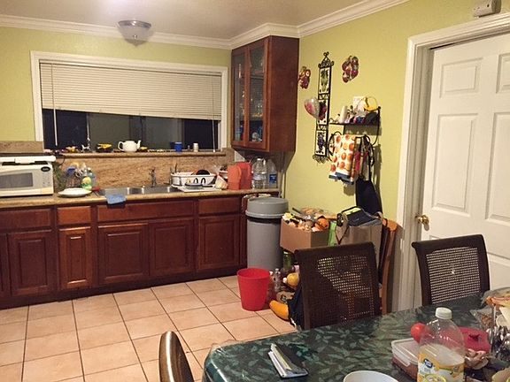 updated kitchen w granite
