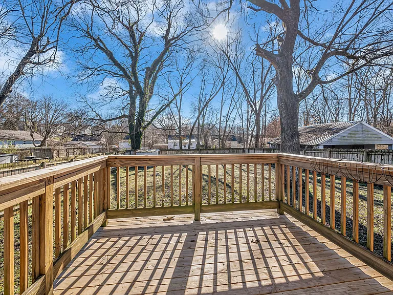 914 W Greenwood Ave — Photo 19