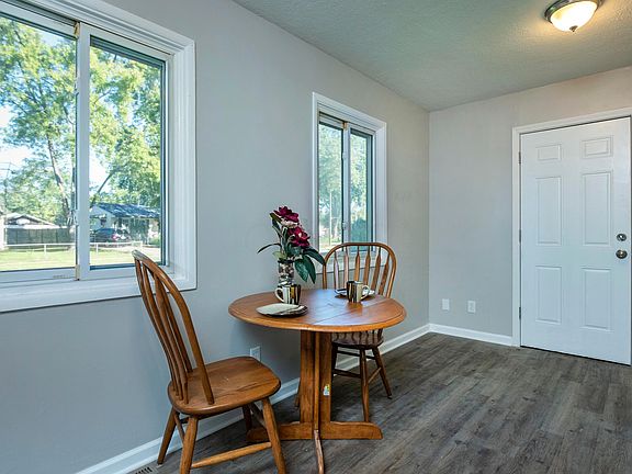 4th image of 3848 Laguna Dr