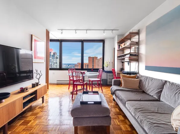 1623 3rd Avenue image 1 of 14