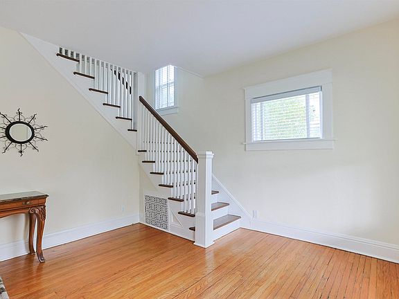 4th image of 1003 Riverside Dr