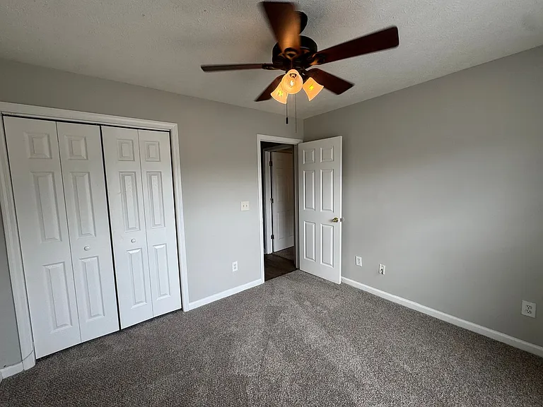 7002 Oak Side Ct — Photo 30