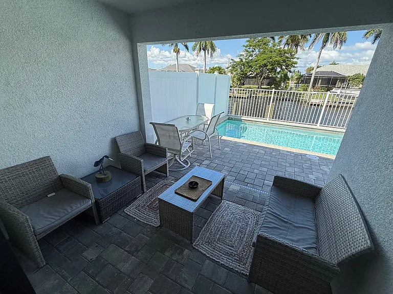 313 SW 47th Ter — Photo 22