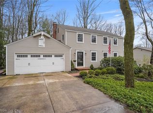 7280 Ledgewood Dr, Willoughby, OH