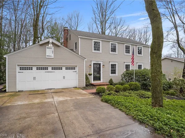 7280 Ledgewood Dr, Kirtland, OH 44094