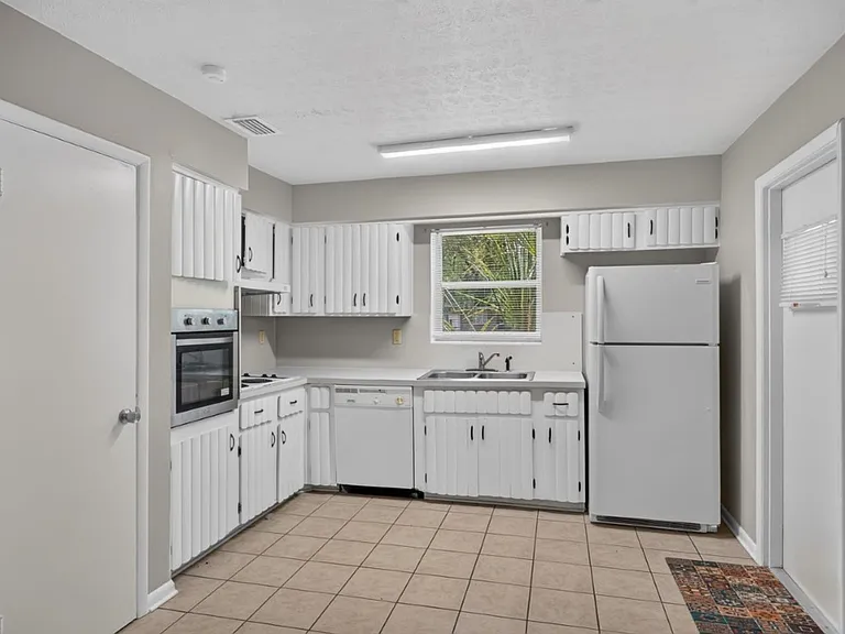 5527 Beney Rd — Photo 10