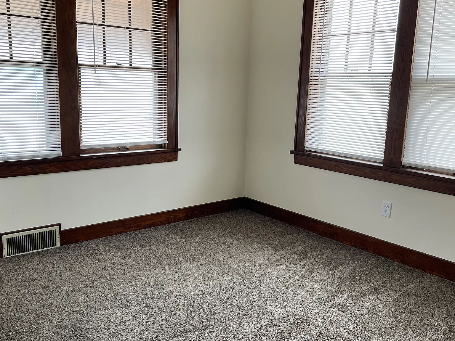 3111 Forest Avenue - 1 — Photo 4