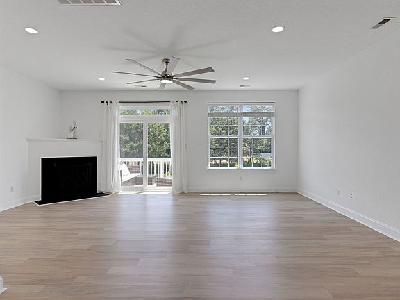 4th image of 4577 Leamore Square Rd