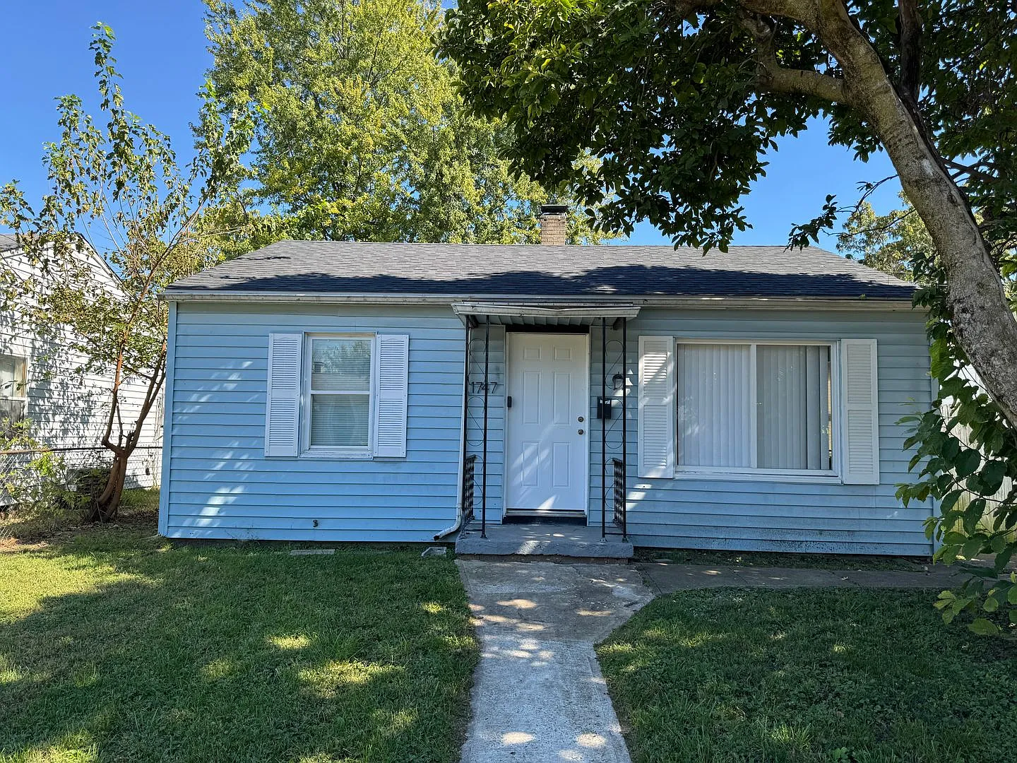 Near Southeast 3 Bedroom 2 Bath — Photo 1