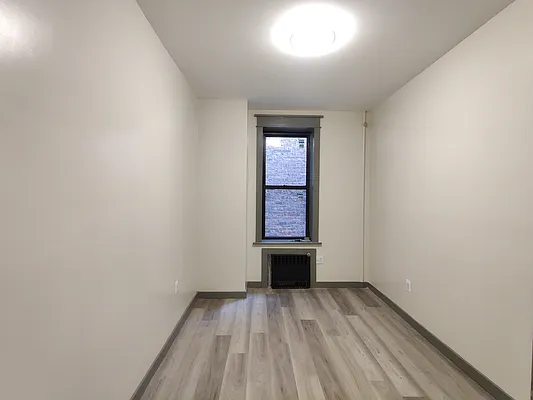 Rented by Signature Property Realty | media 32