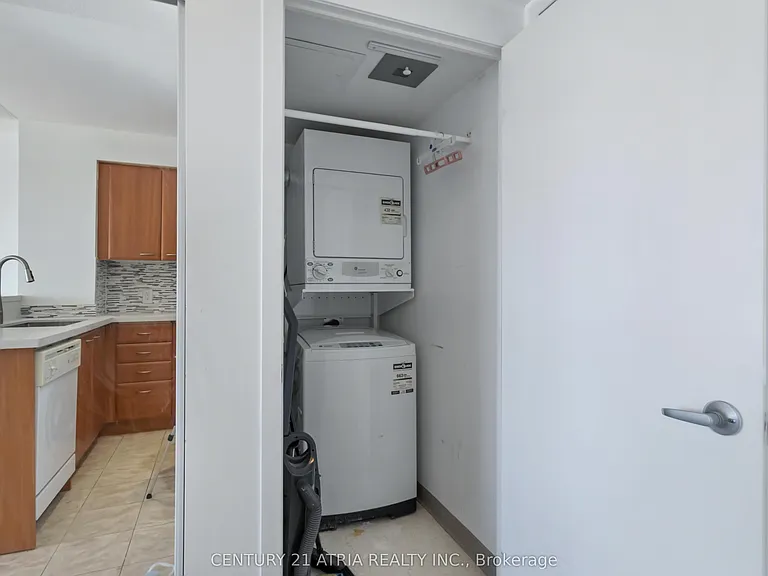 38 Lee Centre Dr #2910 — Photo 27