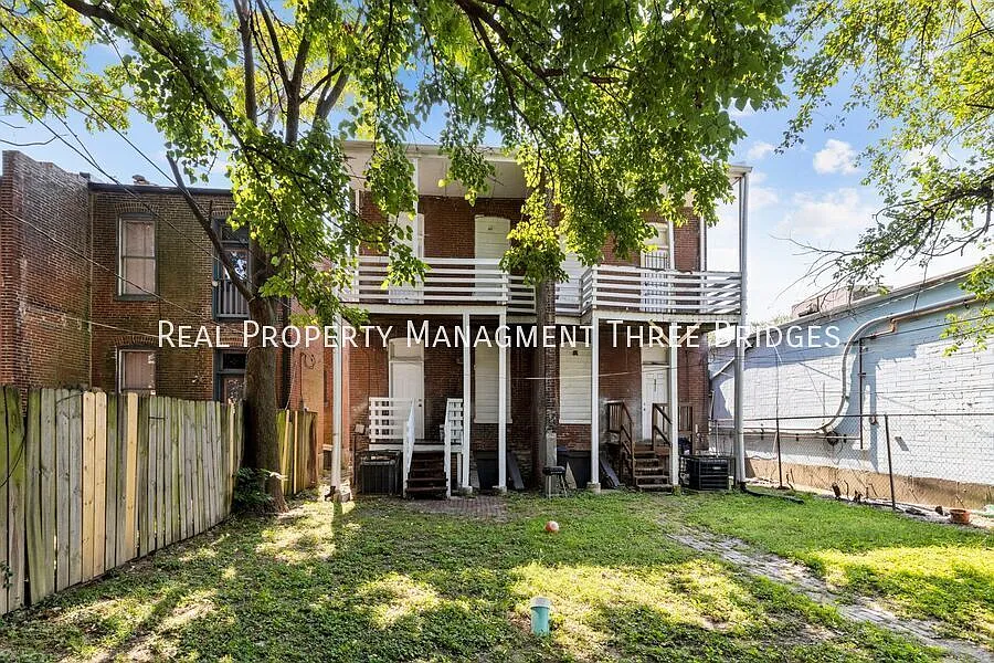 Rare 4 Bedroom 2 Bath in the City — Photo 2