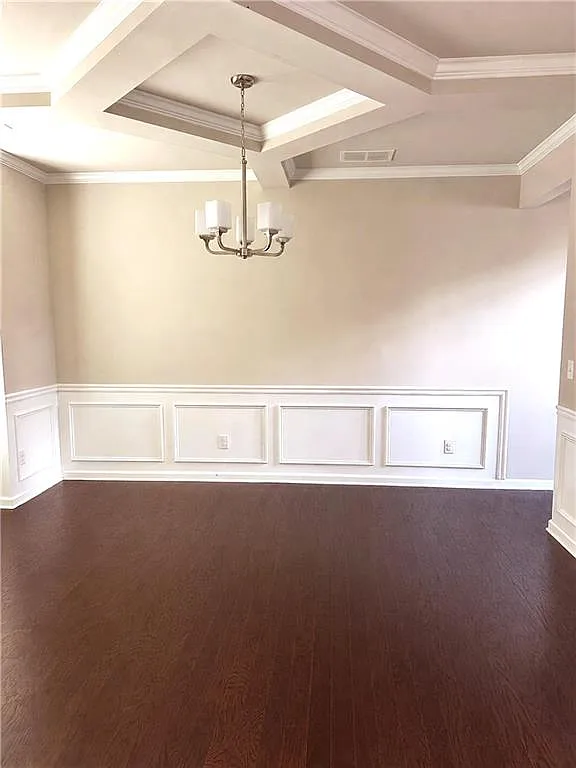 5 bed, 4.0 bath, 4276 sqft, $3,200 — Photo 4