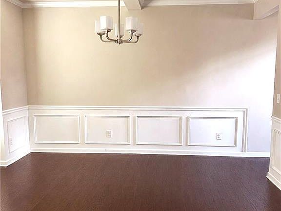 4th image of 237 Franklin St