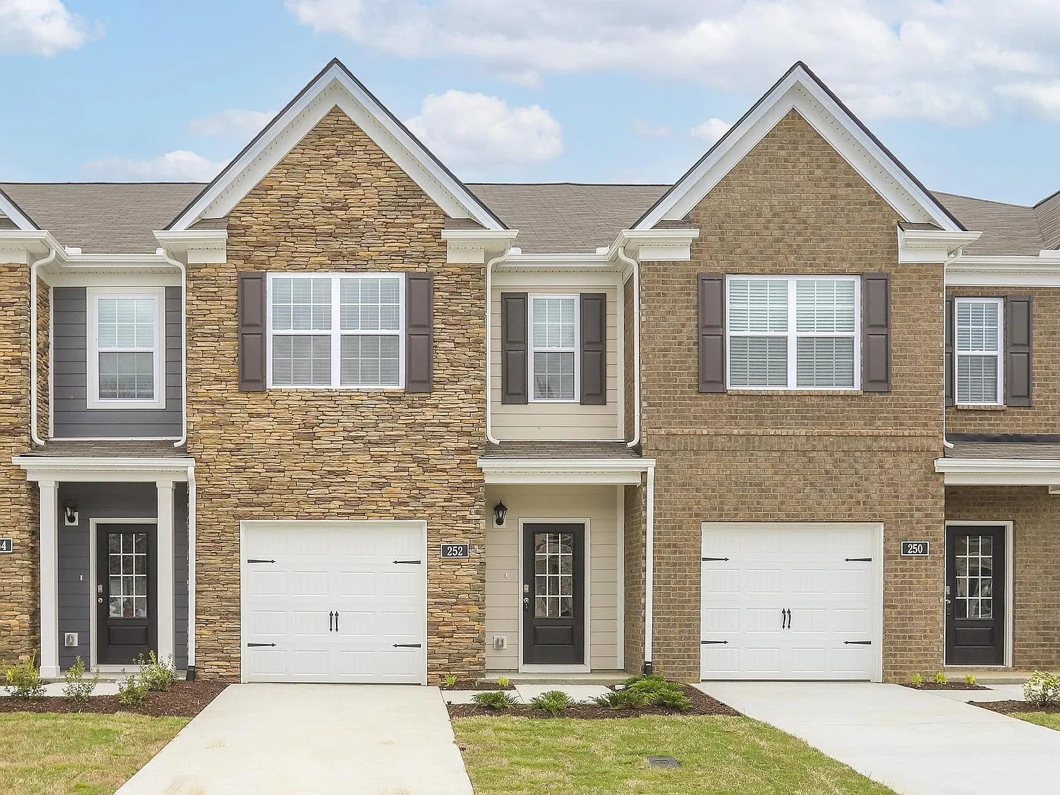 3 bed, 2.5 bath, 1474 sqft, $1,975 — Photo 1