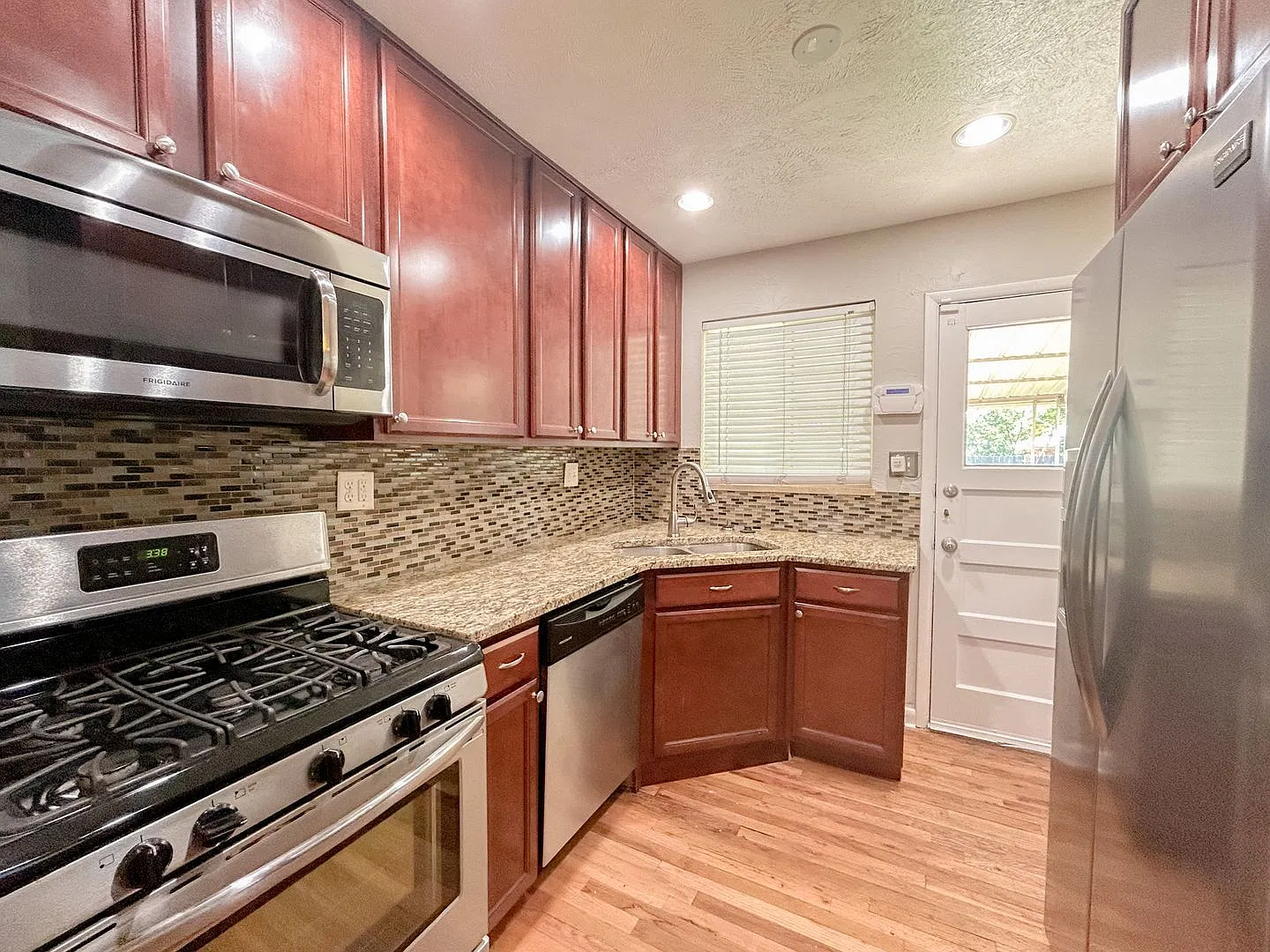 3 bed, 2.5 bath, 1488 sqft, $2,995 — Photo 3