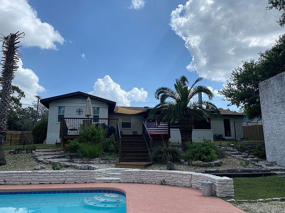 2nd image of 826 River Oaks Dr