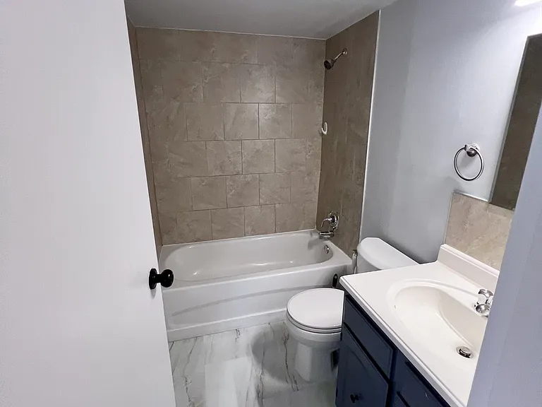 180 Tecumseh Rd E — Photo 5