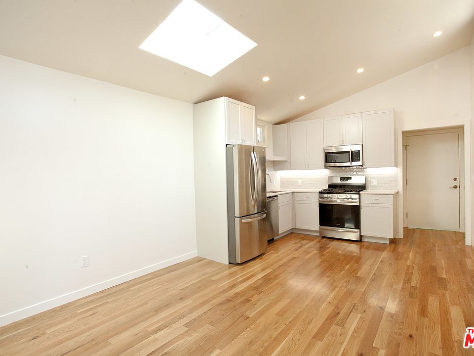 1st image of 2826 S Barrington Ave