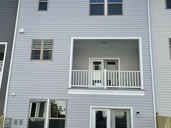 3rd image of 2616 Loganberry Dr