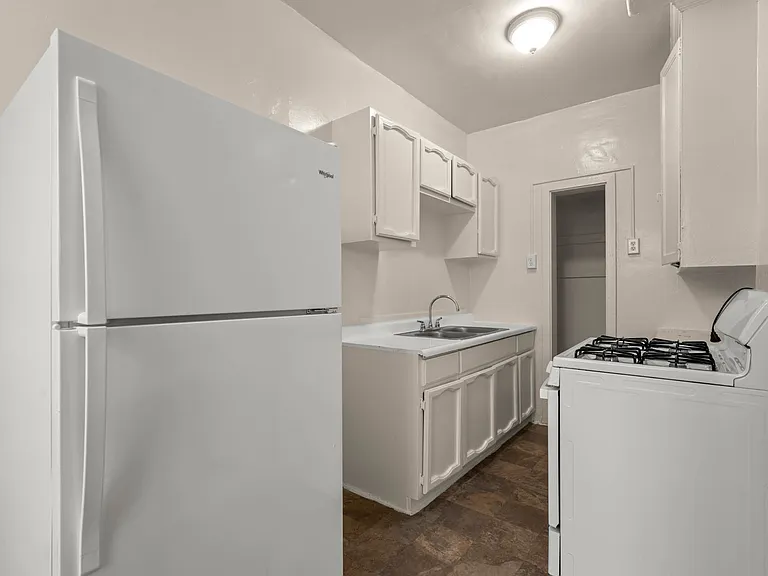 2975 Leeward Ave — Photo 6