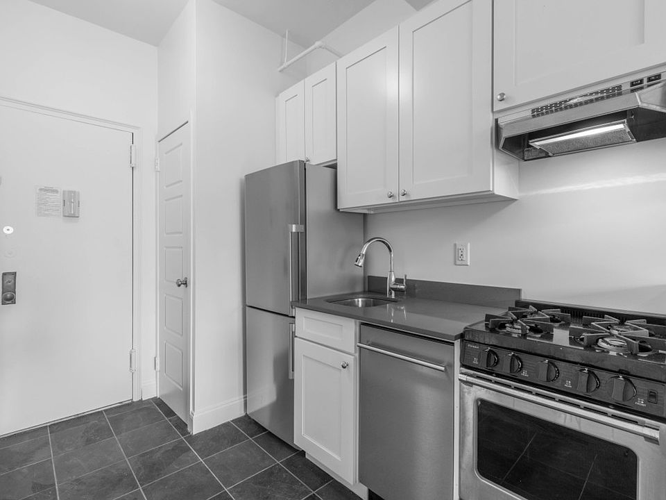 1st image of 160 W 71st St APT 5L