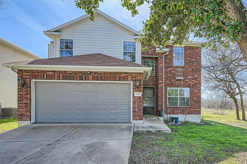 4 bed, 2.5 bath, 2051 sqft, $4,000 — Photo 2