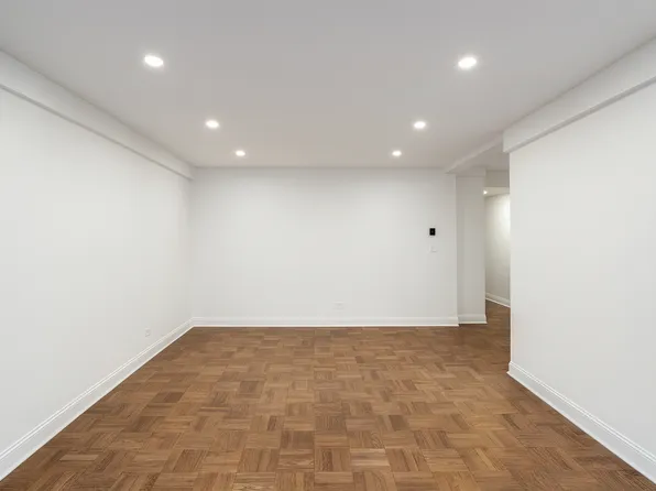 140 East 56th Street image 2 of 9