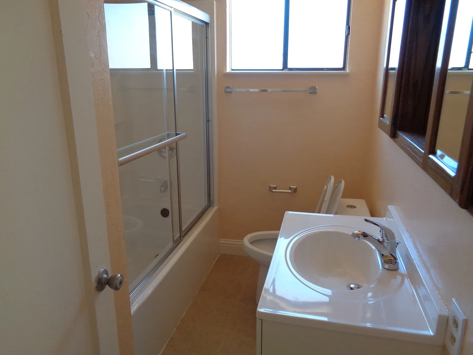 4 bed, 1781 sqft, $4,900 — Photo 3