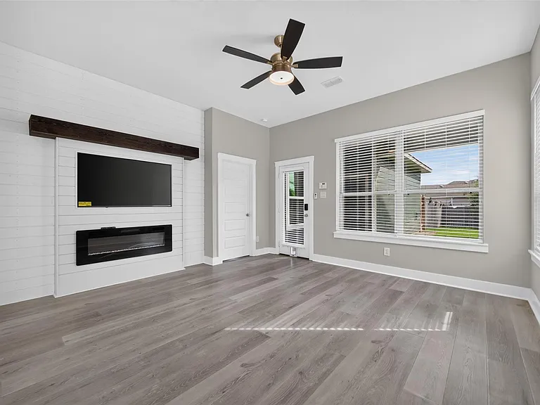 18410 Central Creek Dr — Photo 10