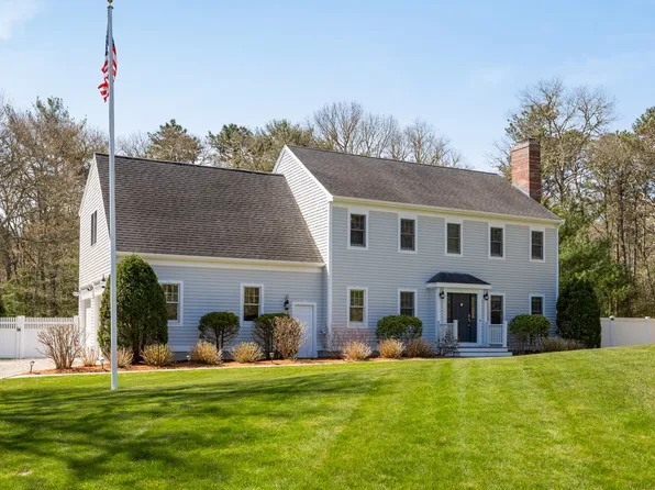 8 Blue Castle Drive, Mashpee, MA 02649