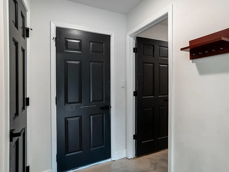 2301 Grant Ln — Photo 13