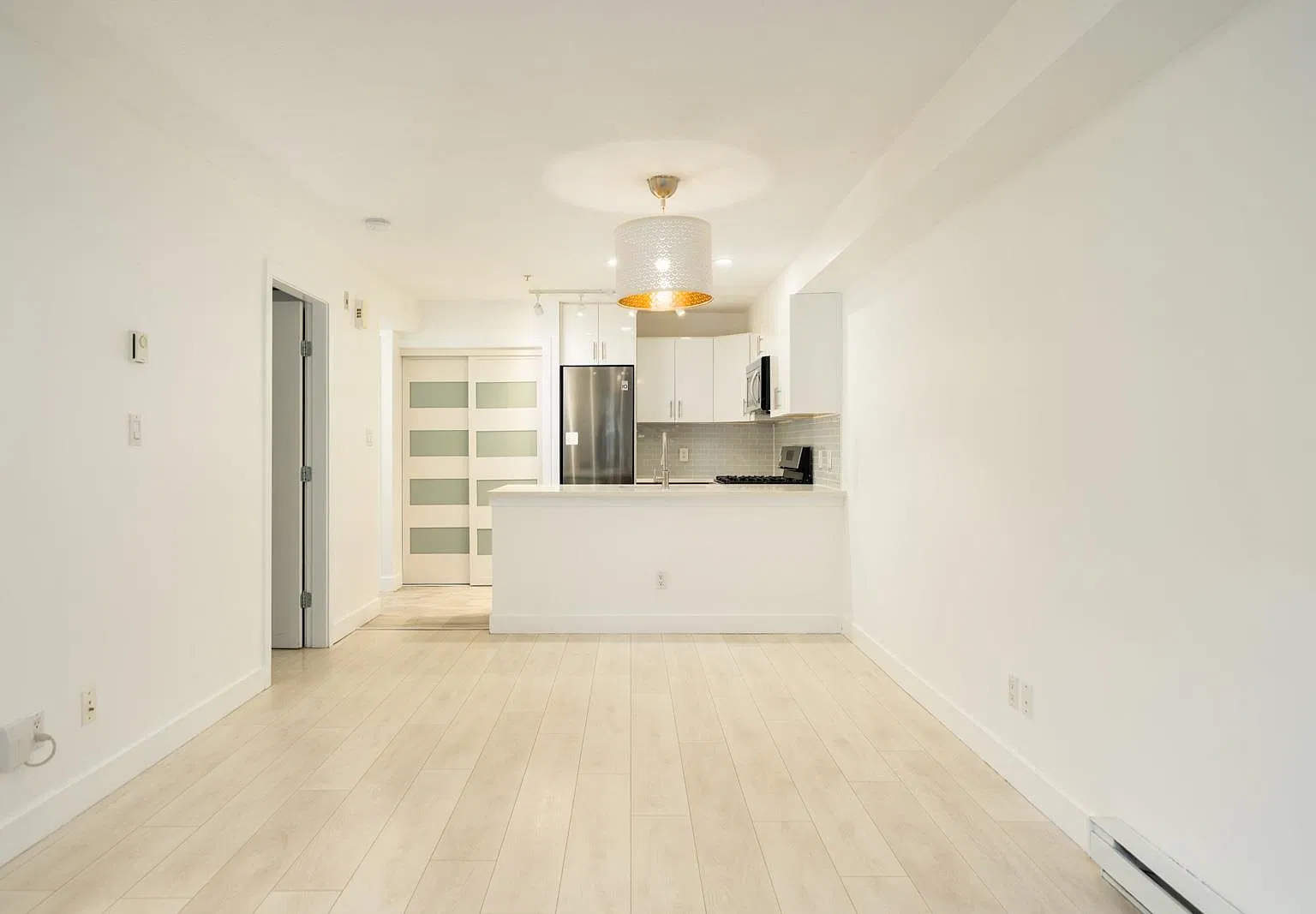1 bed, 566 sqft, $2,200 — Photo 3