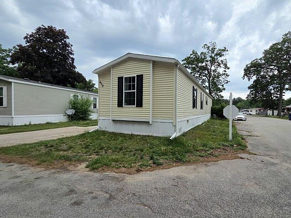 3rd image of 638 Courtland Ln