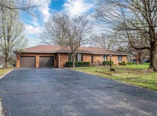 229 Whispering Oaks Dr, Metamora, IL 61548