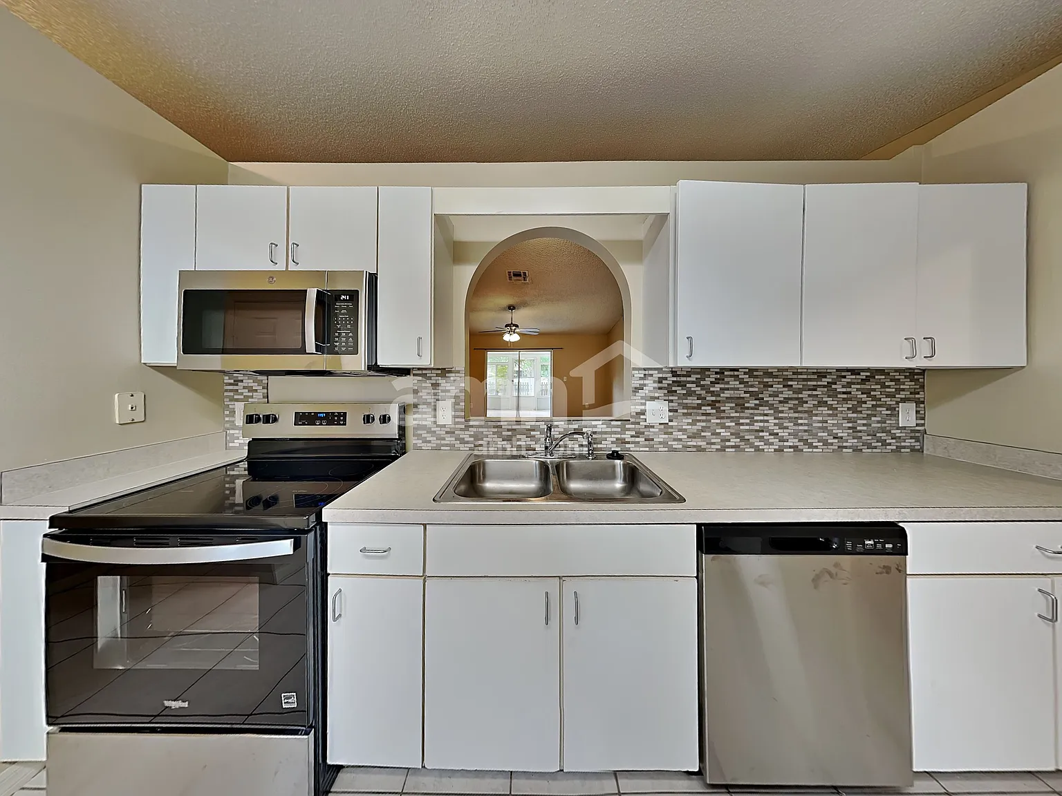 3 bed, 2.0 bath, 1264 sqft, $2,020 — Photo 3