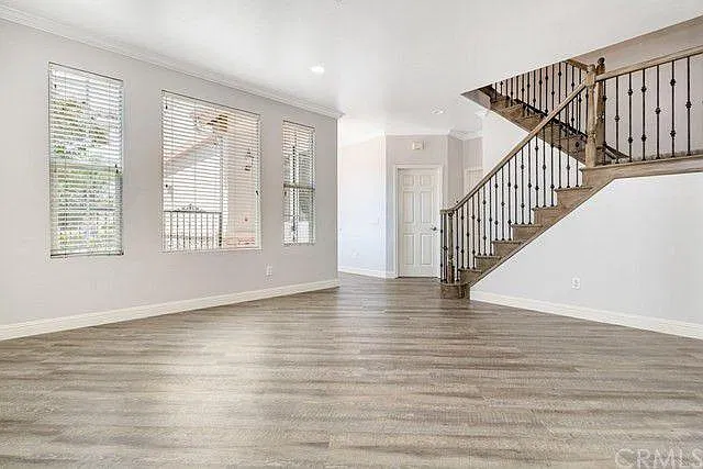5 bed, 2300 sqft, $6,300 — Photo 4
