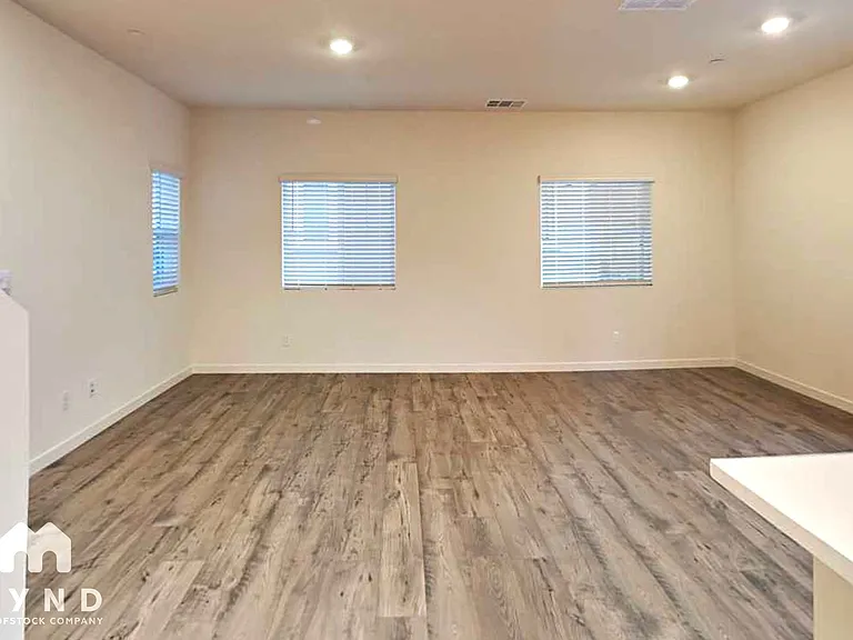 3049 Pruett Dr — Photo 2