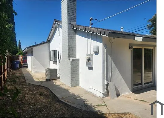 2064 Niantic Way — Photo 22