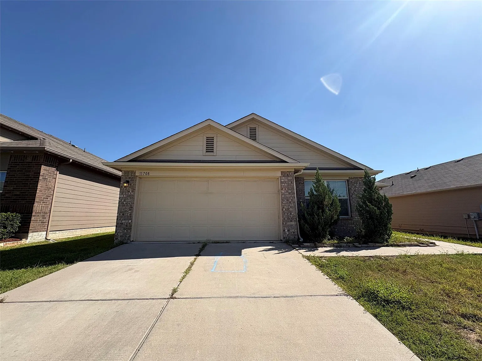 4 bed, 2.0 bath, 2029 sqft, $1,900 — Photo 3