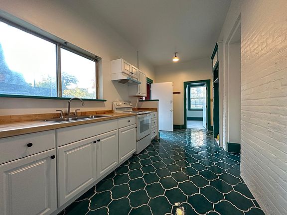 5th image of 203 Grand St APT 2
