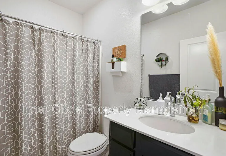 2282 Acero Ct — Photo 11