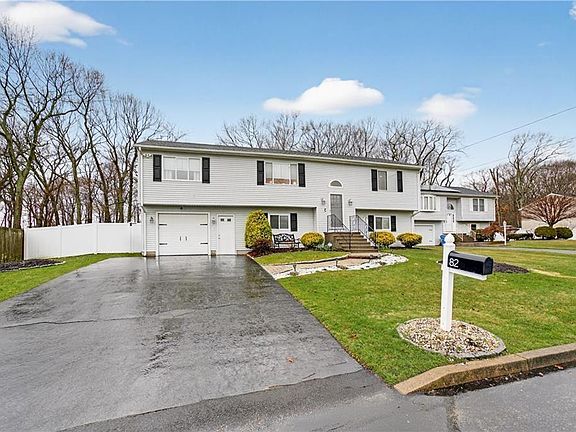3rd image of 82 Mohawk Trl