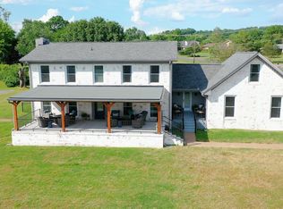 233 Cherokee Rd, Hendersonville, TN 37075