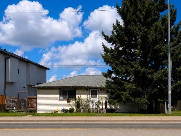 8132 S Bowness Rd NW, Calgary, AB T3B 0H6
