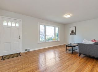 16 Beechwood Rd, Cresskill, NJ 07626